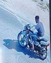 A shopkeeper went to the Gurudwara, his bike was stolen, the incident was caught on camera