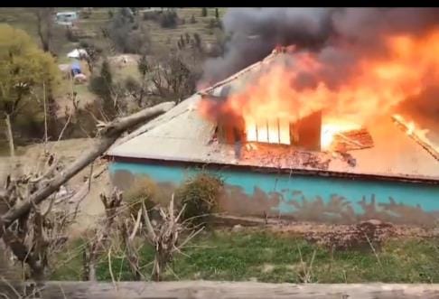 Jammu Kashmir: Fire breaks out in hut in Jammu, father and daughter burnt, admitted in hospital; Police engage
