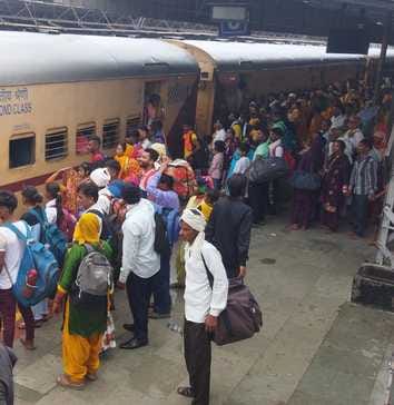 No long distance train leaves from Rewari, other trains are crowded