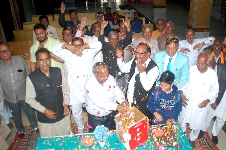 Senior citizens celebrated Holi by playing with flowers