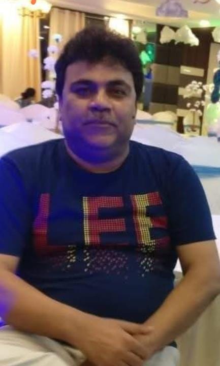 The restaurant owner travelling in a car was shot in the head and died