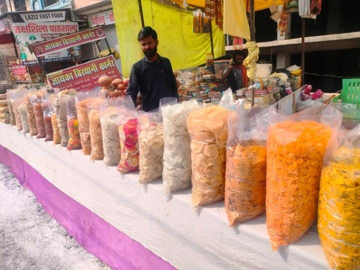 Markets are buzzing on Holi, demand for flavored chips and papads increased