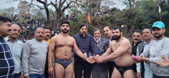 Wrestler Nisar of Doda district won wrestling worth 31 thousand rupees