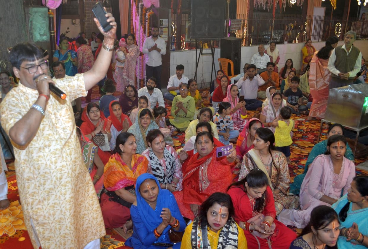 Colourful Falgun Ekadashi festival celebrated by Saawariya Seth Sevak Parishad