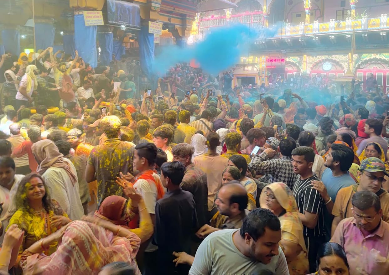 Gulal is being sold by creating fake website in name of Dwarkadhish temple