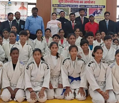 Lucknow's Rachna and Hapur's Fatima won in Judo
