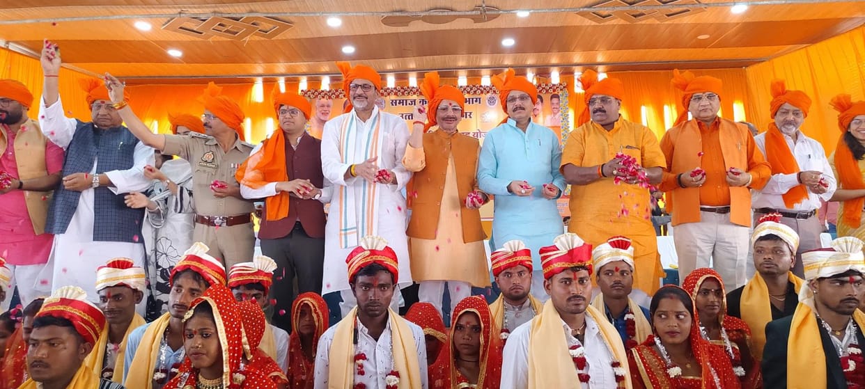 240 couples took the seven vows together