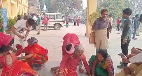 उदाकिशुनगंज में रोते बिलखते परिजन