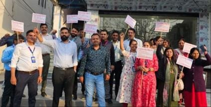 Bank employees protested against government policies