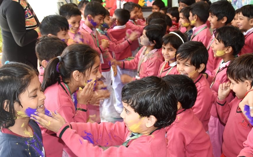 Holi was played with flowers and gulal, people danced to Holi songs