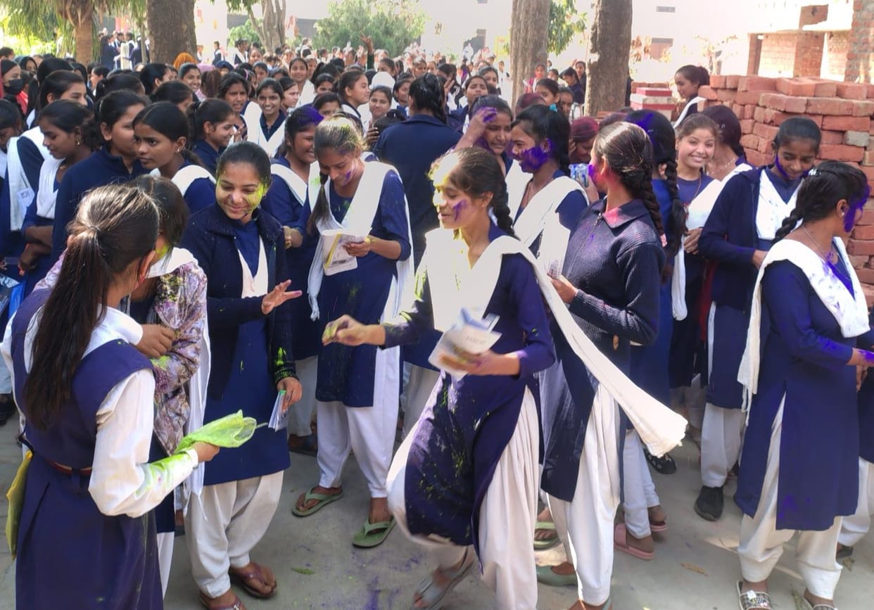 UP Board 10th Social Science's easy question paper brought smiles on the faces of the students