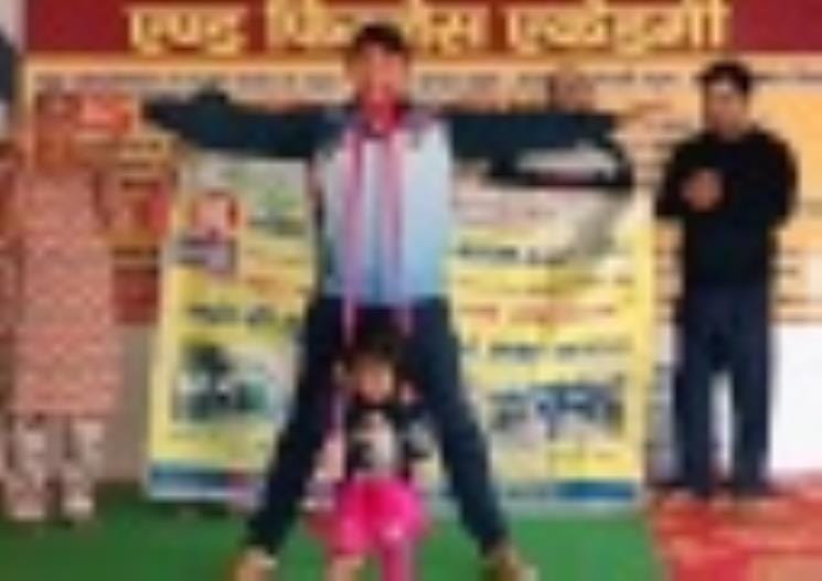 Under the campaign of Drug Free India, Steel Man wrestler Bijendra Singh performed the 95th power display