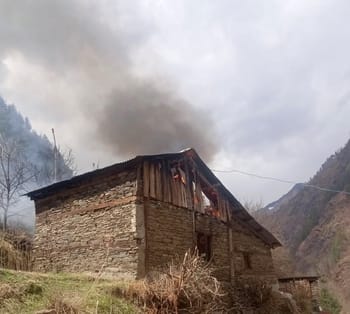 A two-room house burnt in Lag Valley, loss of Rs 1.5 lakh