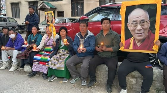 Tibetan women took out a candle march