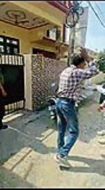 Electricity workers who went to collect electricity bills were beaten and chased away