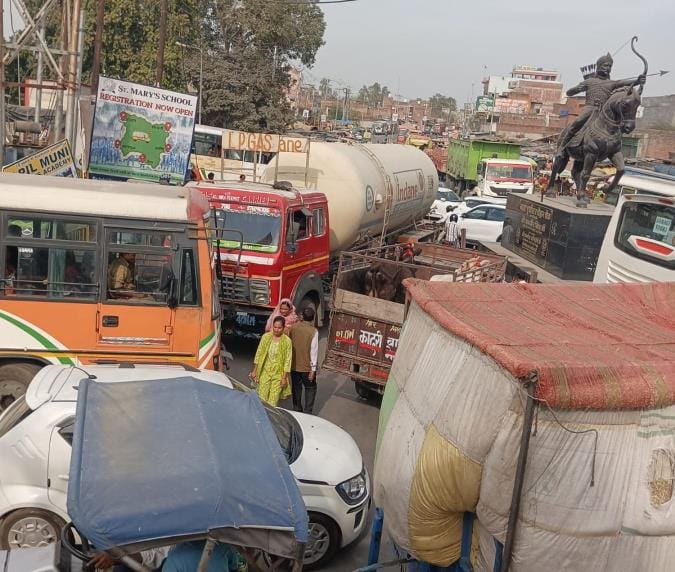 Passengers forced to face traffic jam during festival