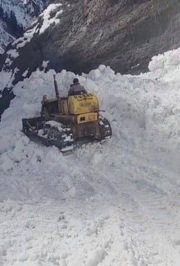 121 roads are closed in Lahaul, darkness has not been dispelled due to 23 transformers being out of order