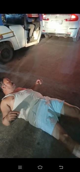 skootee savaar bhaee-bahan ko yuvakon ne peeta, ghaayal