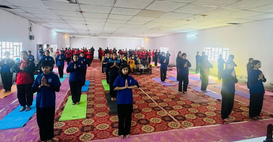 200 girl students learned yoga techniques in Pandoh
