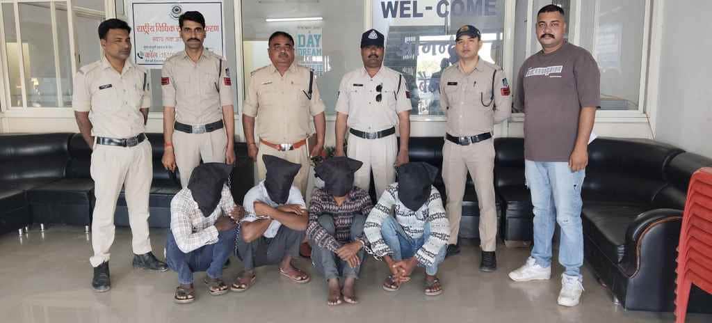 पुलिस गिरफ्त में अंतरराज्यीय गैंग के सदस्य