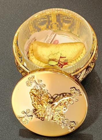 There is a lot of excitement in the markets, the price of one Gujhiya with gold work is Rs 900.