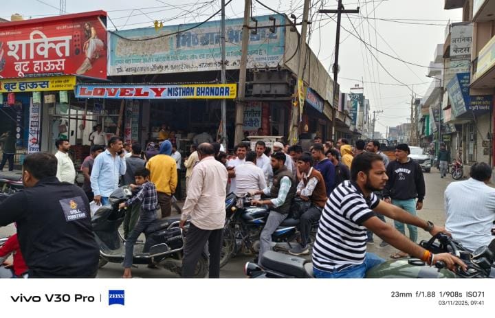 Female sweeper and his partner stabbed a shopkeeper, angry shopkeepers blocked the road