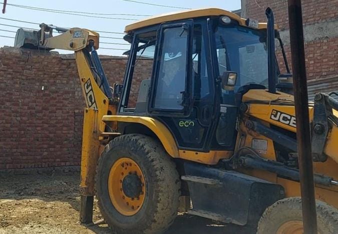 SDM started bulldozer on illegal construction