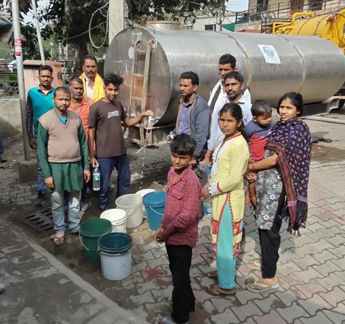 People fell ill due to contaminated drinking water, water is being supplied through tankers due to fear of diarrhea