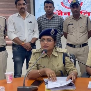 miscreants did recce on first day, broke lock of house on the second day fled to Indore in car after theft