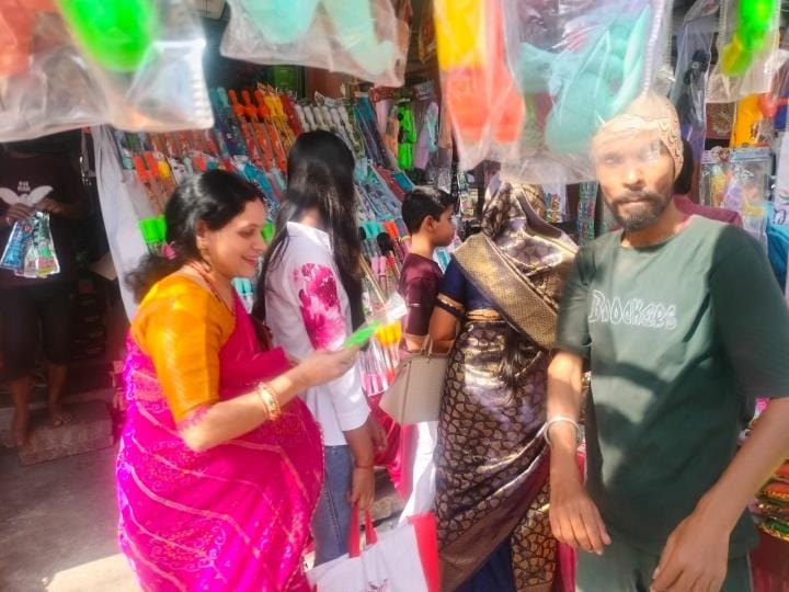 Markets are bustling with buyers on Holi