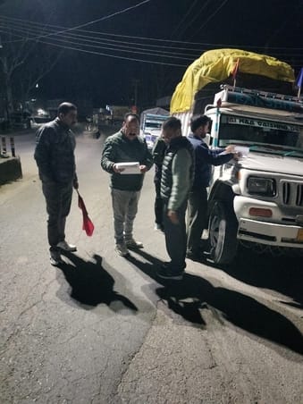 Vegetable carts are reaching the district without purchase and sale license