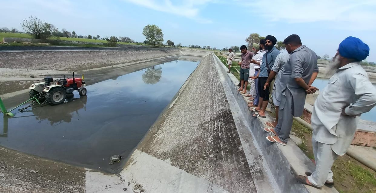 Villagers are cleaning the water tank on their own level