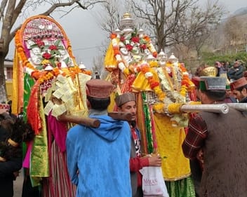 Dashmi Varada met Thakur Maharaj