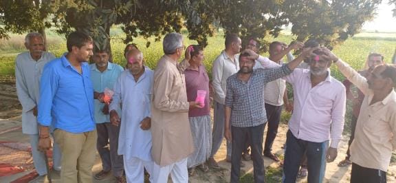 Farmers celebrated Holi at the protest site in Kubi