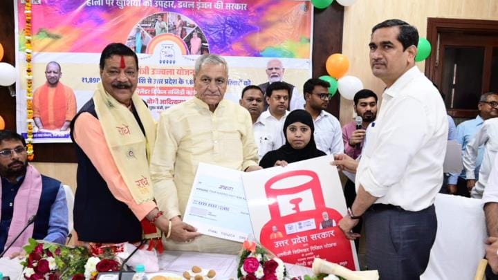 2.11 lakh beneficiaries to get free cylinders on Holi