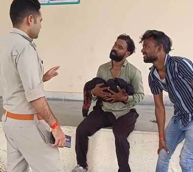 सड़क हादसे में पिता और मासूम बेटे की मौतमाता के दर्शन के लिए जा रहा था परिवार