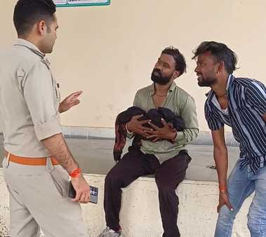 सड़क हादसे में पिता और मासूम बेटे की मौतमाता के दर्शन के लिए जा रहा था परिवार