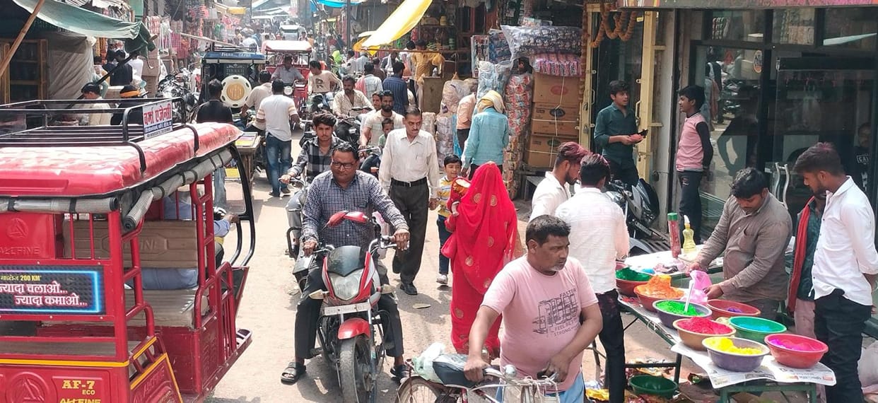 The markets remained busy till late evening, a lot of shopping was done