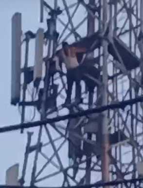 Drunk youth climbed the tower and created a drama