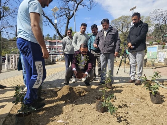 100 flower plants presented to the Municipal Corporation