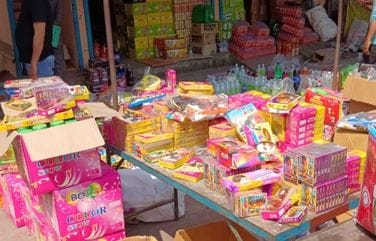 CM Flying seized 4 quintals and 31 kg of firecrackers from the warehouse