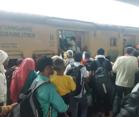 Passengers troubled by crowd in trains and buses