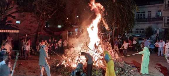 Holika was lit in the auspicious time, wishing for prosperity