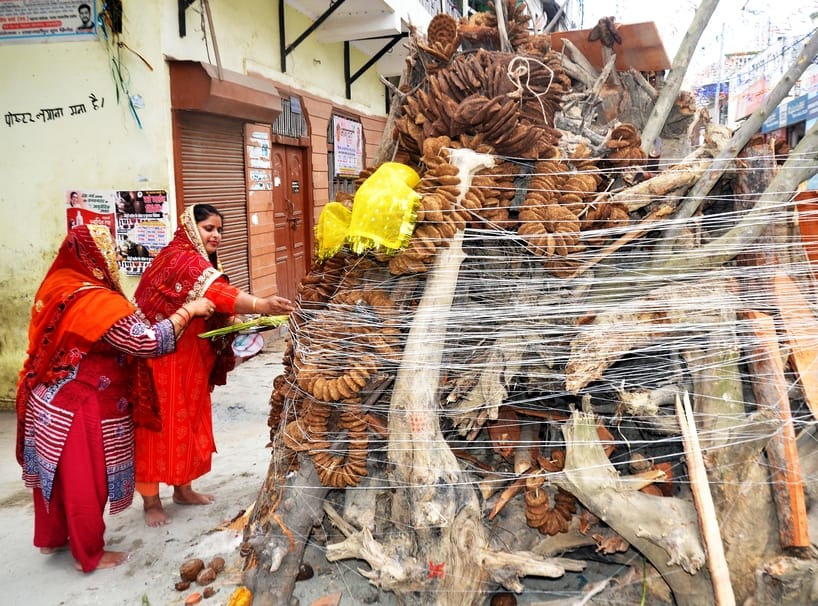 Holika Dahan with worship at 2855 places...colors and gulal were showered in abundance