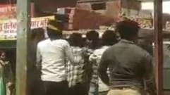 घटना के समय मौके पर लगी भीड़।