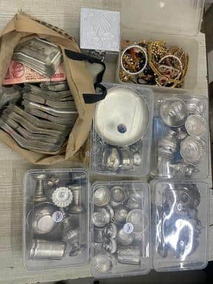 mauganj news : They were committing theft in Karnataka, police caught the accused with goods worth 20 lakhs