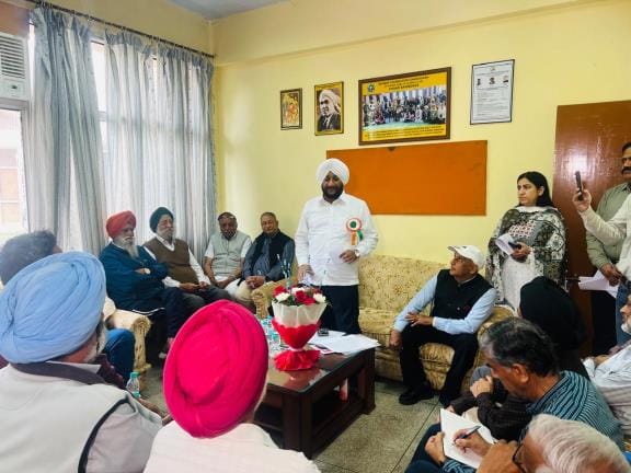 Demand raised for solution of cleanliness, thefts and other problems