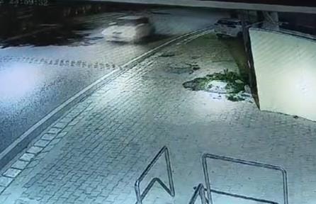 Taxi looted at gunpoint near Radha-Krishna temple
