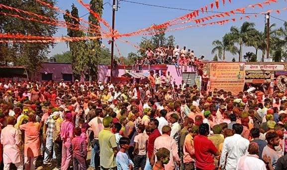 Ujjain News: Holi was played in this temple with 201 quintals of flowers and 51 quintals of herbal gulal