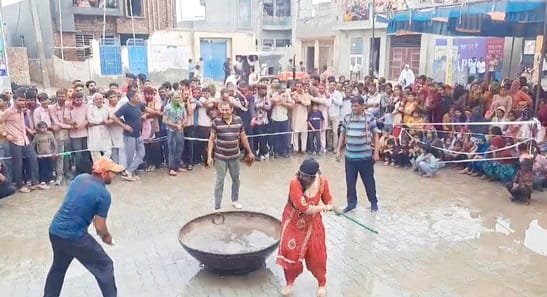 Korda Mar Holi was played in Baijalpur, 80 brother-in-law and sister-in-law pairs participated in two days